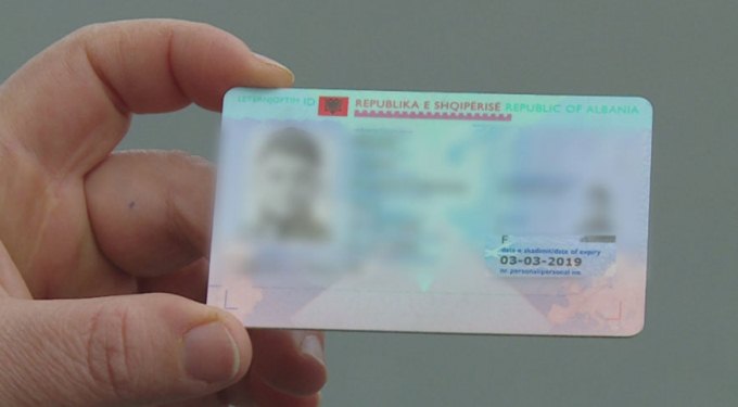 Fluks aplikimi per karte ID - Gjendjet civile ne Tirane, te hapura edhe te shtunen